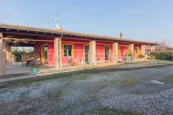 casa indipendente in vendita a Borgonovo Val Tidone