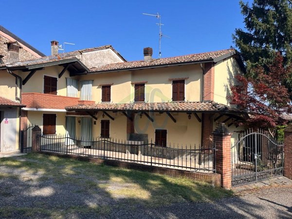 casa indipendente in vendita a Borgonovo Val Tidone in zona Corano