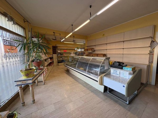 negozio in vendita a Borgonovo Val Tidone