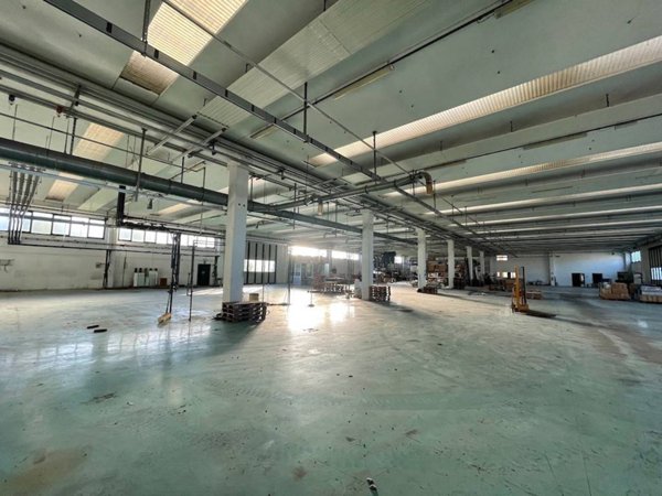 locale commerciale in vendita a Borgonovo Val Tidone