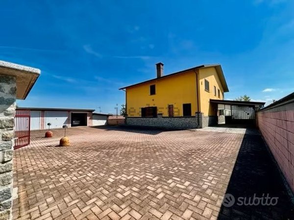 casa indipendente in vendita a Borgonovo Val Tidone