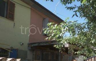 casa indipendente in vendita a Borgonovo Val Tidone