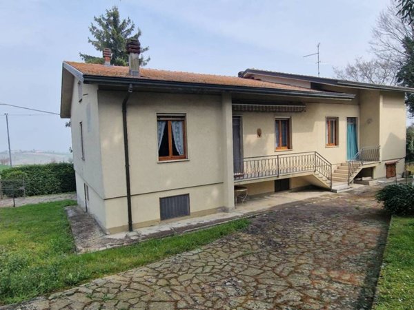 casa indipendente in vendita a Borgonovo Val Tidone in zona Corano