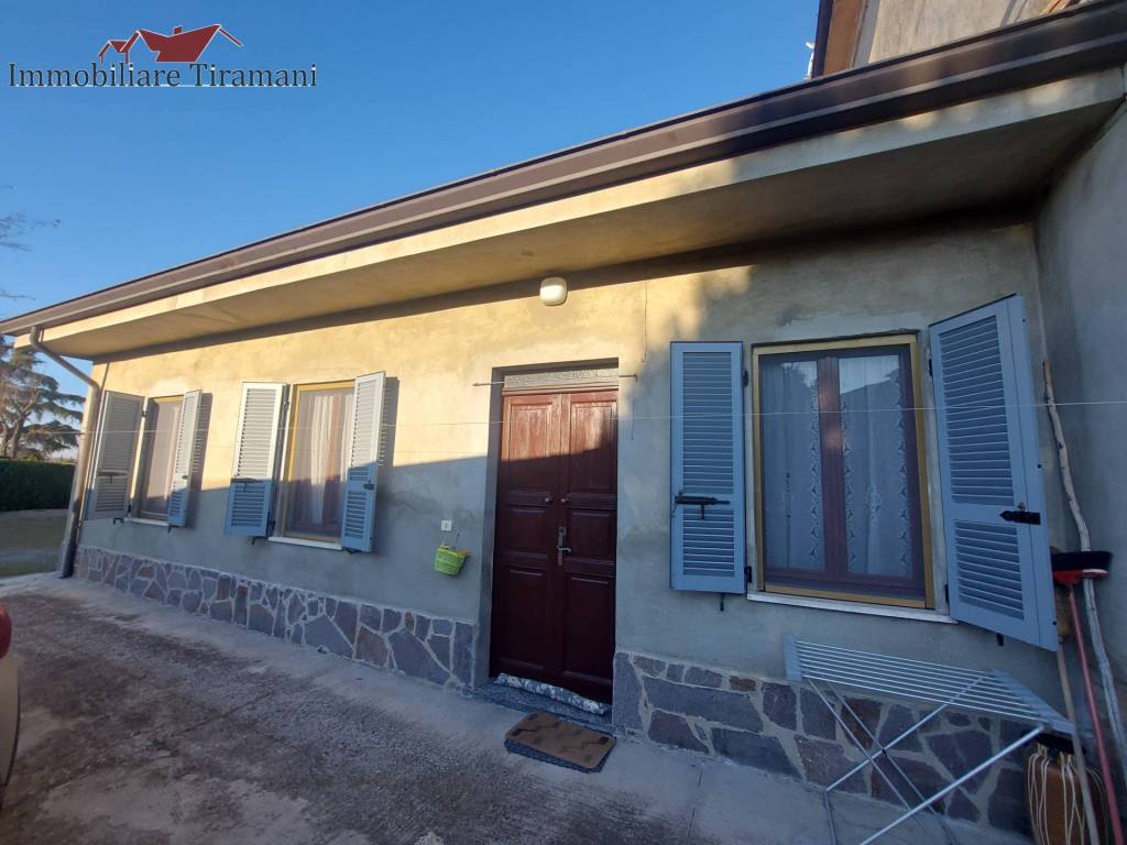 casa indipendente in vendita a Borgonovo Val Tidone