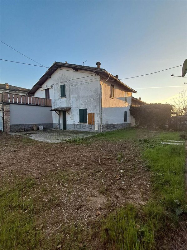 casa semindipendente in vendita a Borgonovo Val Tidone in zona Mottaziana