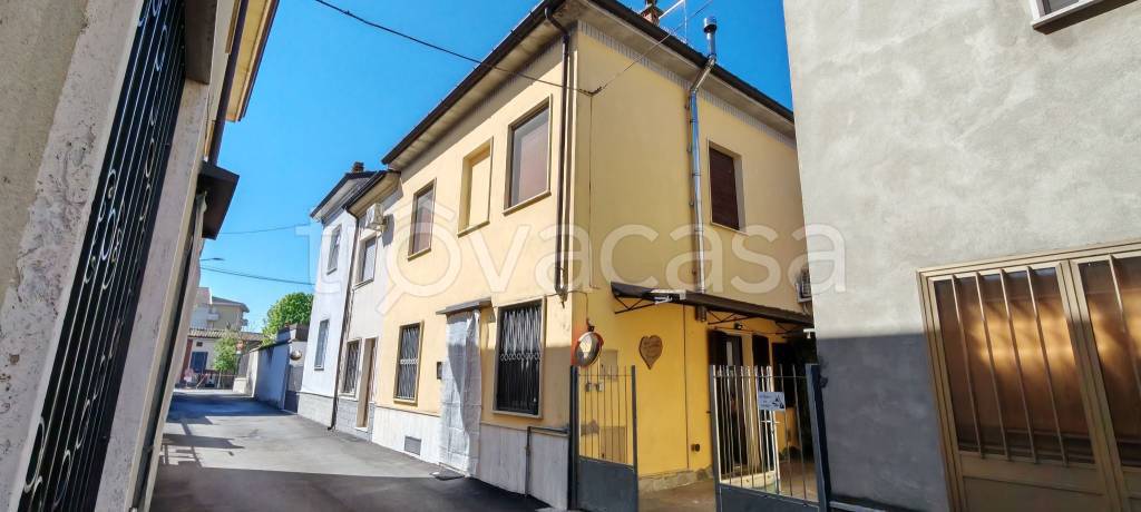 casa indipendente in vendita a Borgonovo Val Tidone