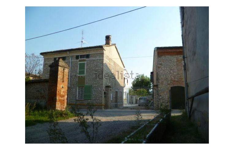 casa indipendente in vendita a Borgonovo Val Tidone in zona Fabbiano