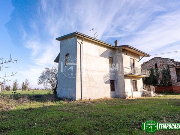 casa indipendente in vendita a Borgonovo Val Tidone in zona Fabbiano