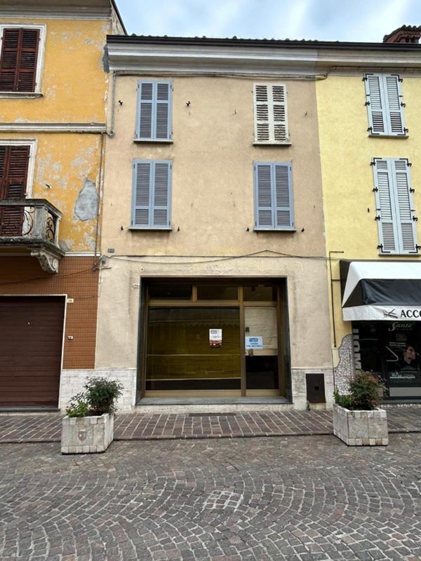 casa indipendente in vendita a Borgonovo Val Tidone