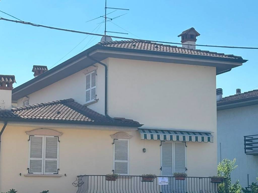 casa indipendente in vendita a Borgonovo Val Tidone