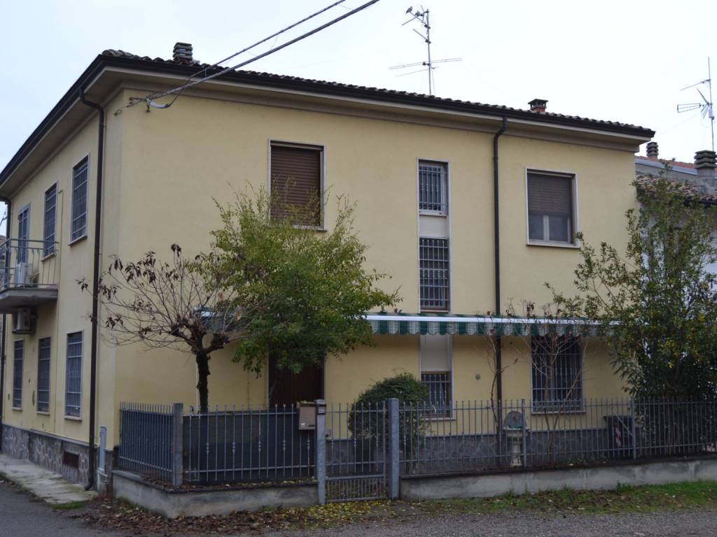 casa indipendente in vendita a Borgonovo Val Tidone