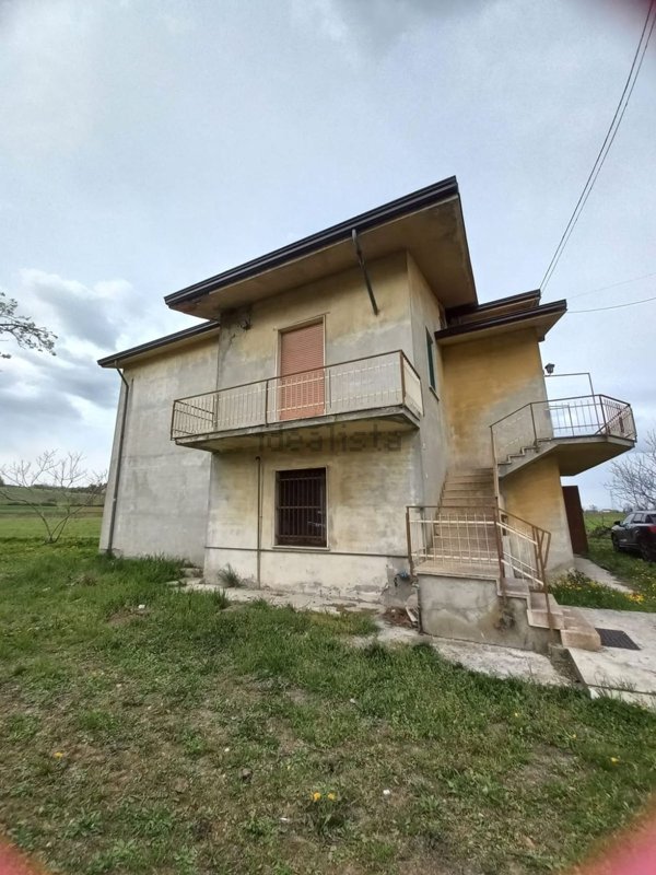 casa indipendente in vendita a Borgonovo Val Tidone