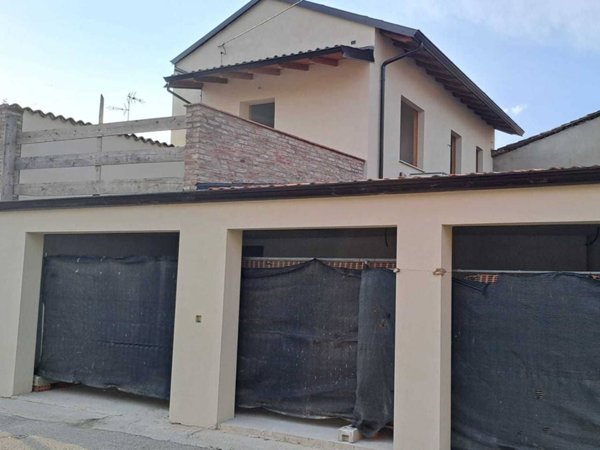 casa indipendente in vendita a Borgonovo Val Tidone in zona Mottaziana
