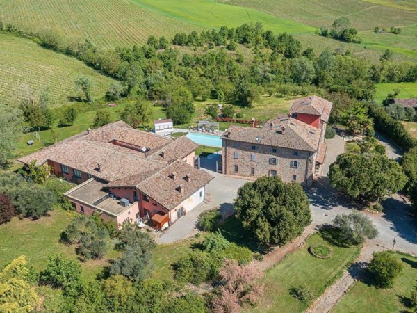 casa indipendente in vendita a Borgonovo Val Tidone