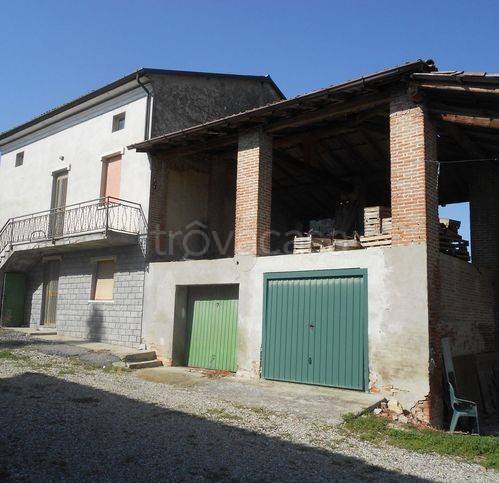 casa indipendente in vendita a Borgonovo Val Tidone