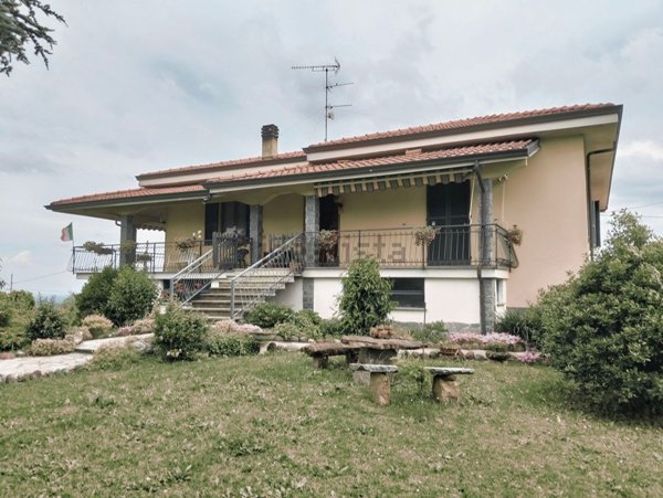 casa indipendente in vendita a Borgonovo Val Tidone