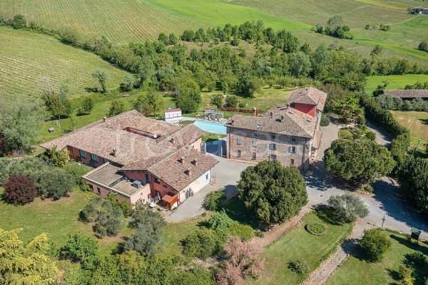casa indipendente in vendita a Borgonovo Val Tidone