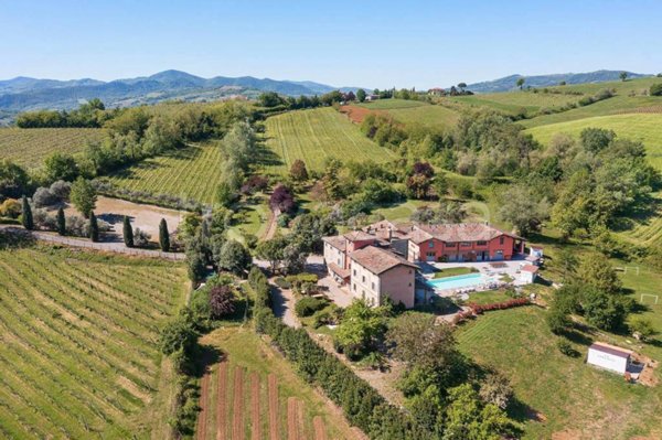 casa indipendente in vendita a Borgonovo Val Tidone