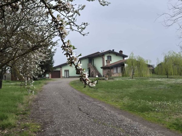 casa indipendente in vendita a Borgonovo Val Tidone