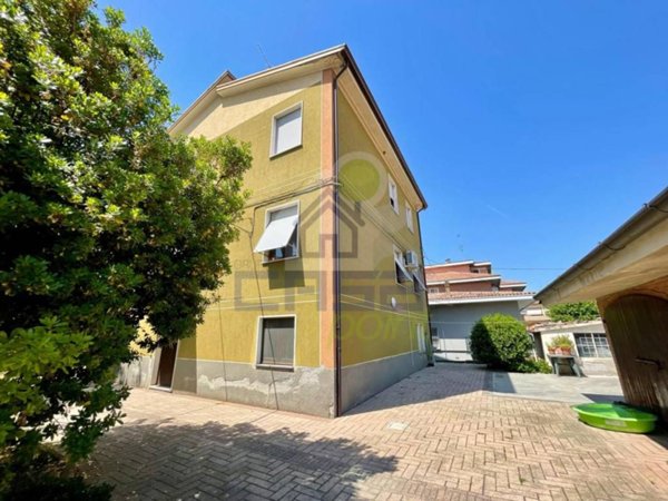 casa indipendente in vendita a Borgonovo Val Tidone