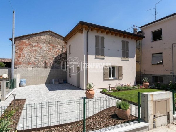 casa indipendente in vendita a Borgonovo Val Tidone