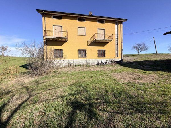 casa indipendente in vendita a Borgonovo Val Tidone in zona Corano