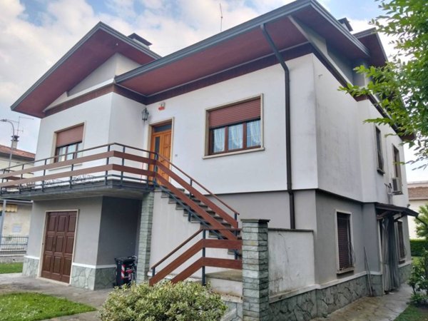casa indipendente in vendita a Borgonovo Val Tidone