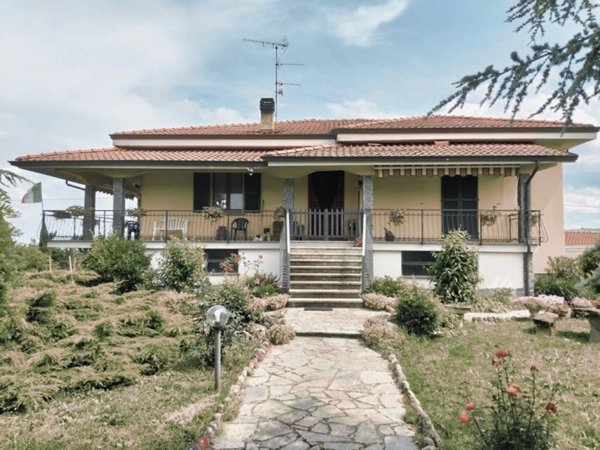 casa indipendente in vendita a Borgonovo Val Tidone in zona Corano
