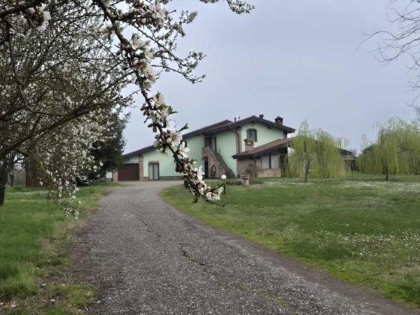 casa indipendente in vendita a Borgonovo Val Tidone
