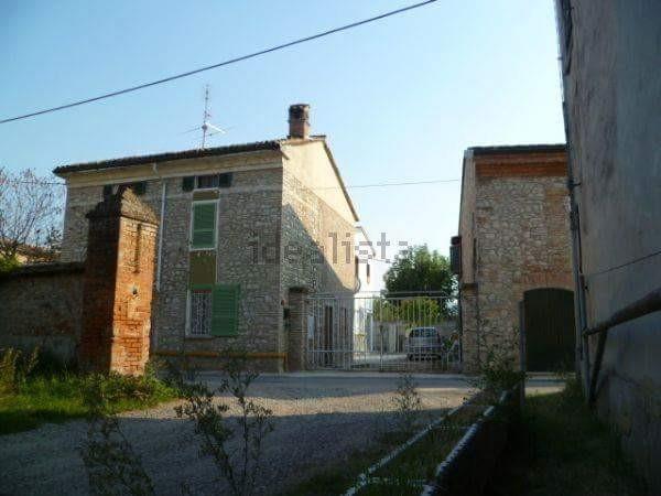 casa indipendente in vendita a Borgonovo Val Tidone in zona Fabbiano