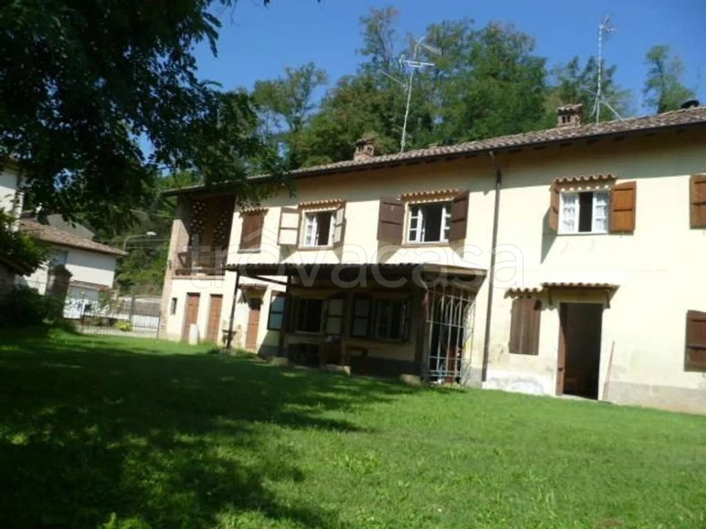 casa indipendente in vendita a Borgonovo Val Tidone