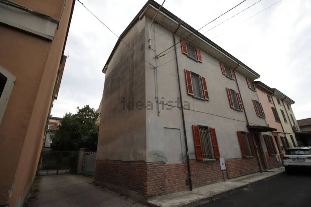 casa indipendente in vendita a Borgonovo Val Tidone