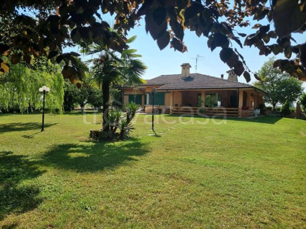 casa indipendente in vendita a Cadeo in zona Roveleto