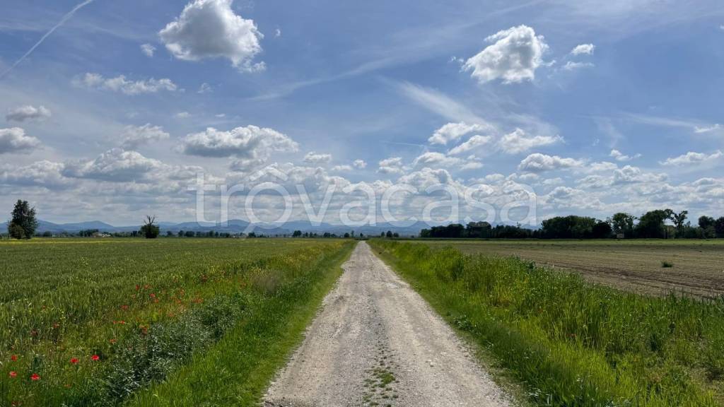 casale in vendita a Cadeo