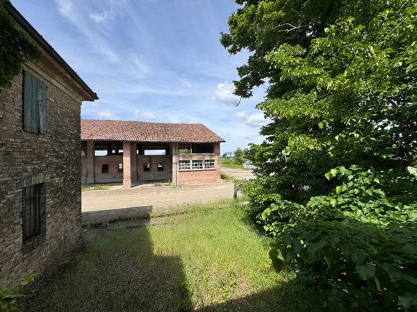 quadrivano in vendita a Cadeo in zona Roveleto