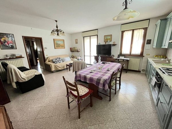 appartamento in vendita a Cadeo in zona Roveleto