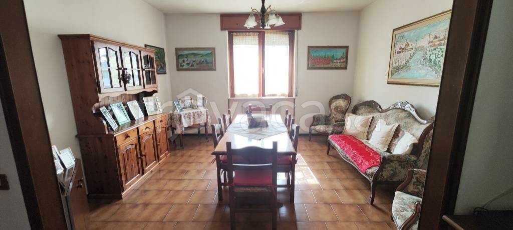 appartamento in vendita a Cadeo in zona Roveleto