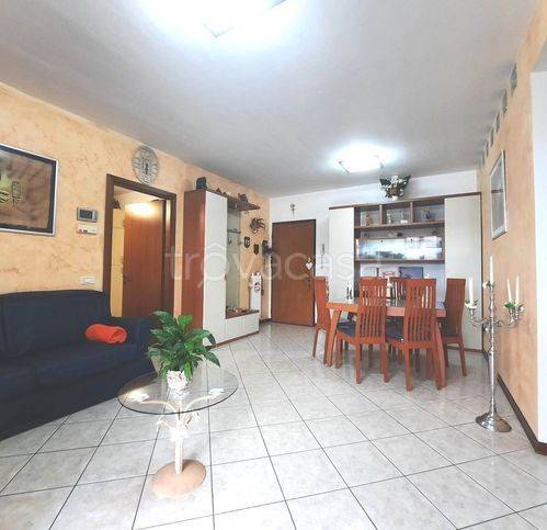 appartamento in vendita a Cadeo in zona Roveleto