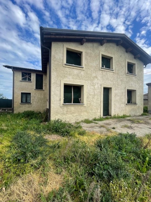 casa indipendente in vendita a Cadeo in zona Saliceto