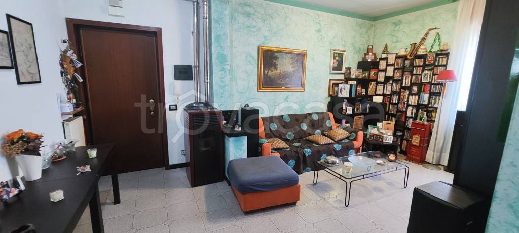 appartamento in vendita a Cadeo in zona Roveleto