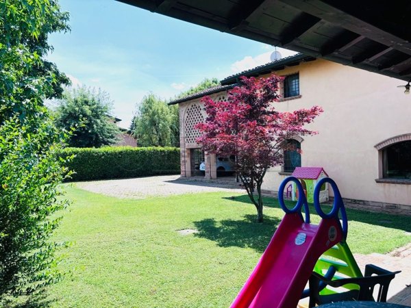 casale in vendita a Cadeo