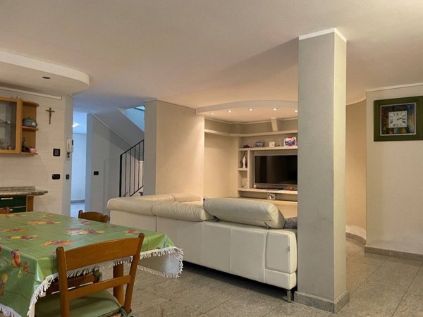 casa indipendente in vendita a Cadeo