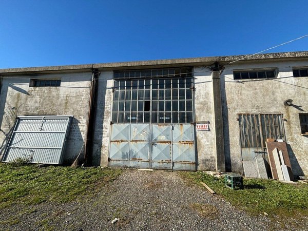 capannone in vendita a Cadeo in zona Fontana Fredda