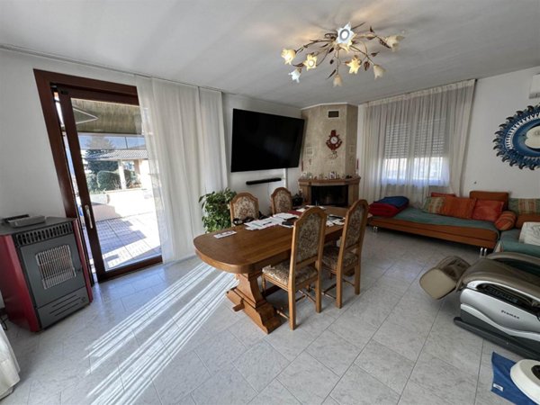 casa indipendente in vendita a Cadeo in zona Roveleto