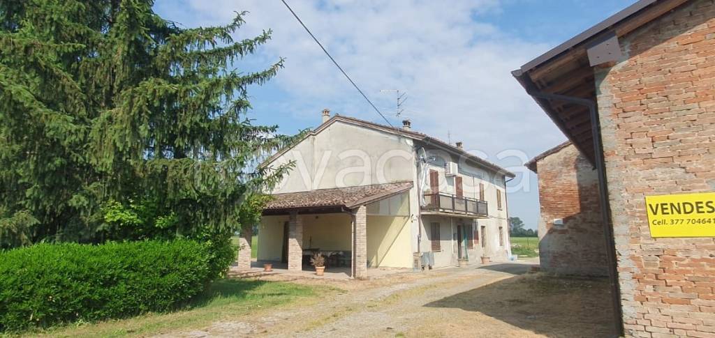 casa indipendente in vendita a Cadeo in zona Saliceto
