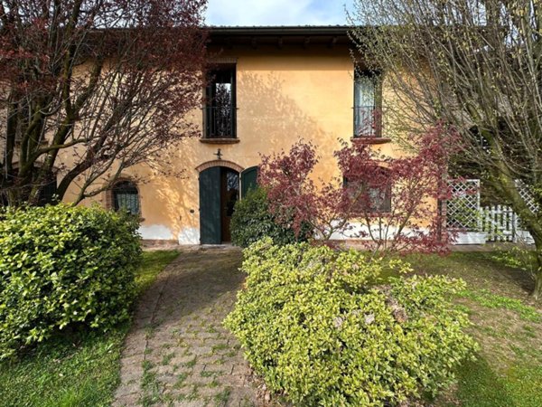 appartamento in vendita a Cadeo in zona Roveleto