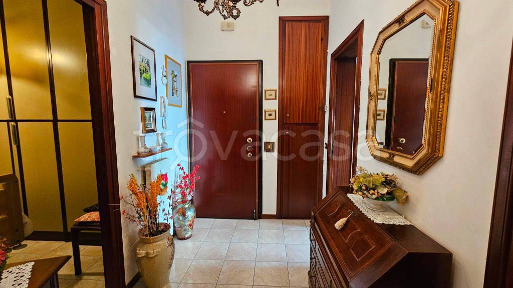 appartamento in vendita a Cadeo in zona Roveleto