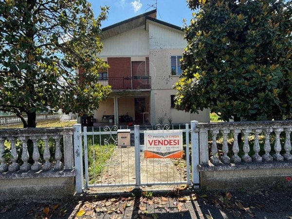 casa indipendente in vendita a Cadeo in zona Roveleto