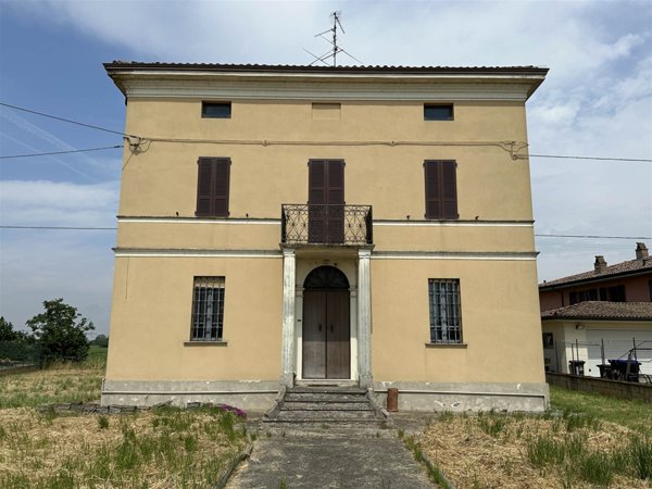 casa indipendente in vendita a Cadeo in zona Saliceto