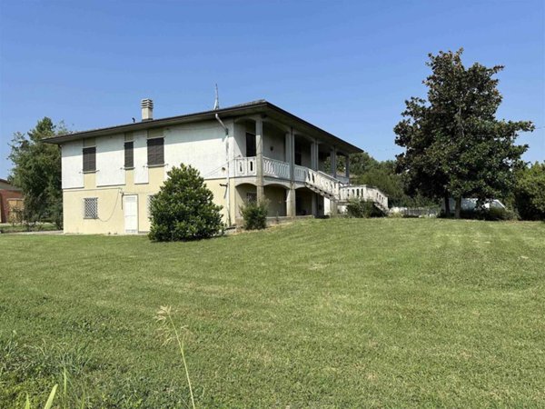 casa indipendente in vendita a Cadeo in zona Saliceto